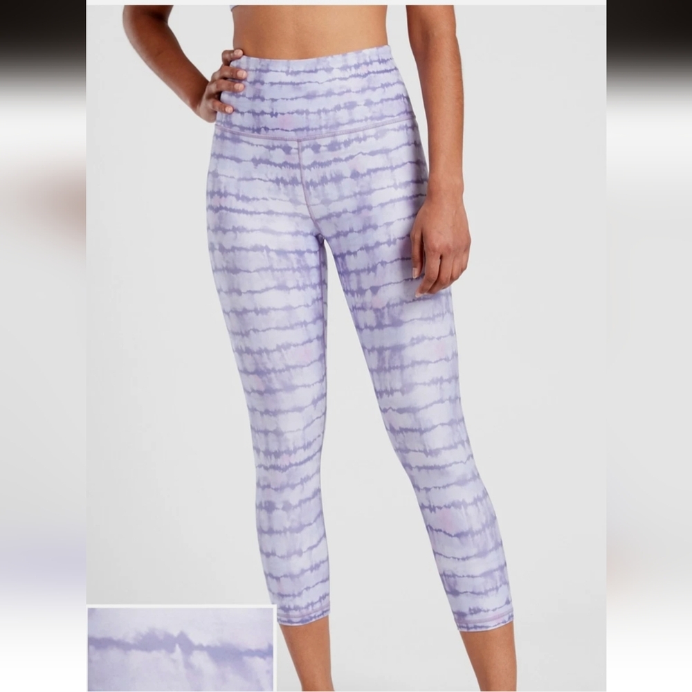 Pristine Athleta Elation Printed Capri Leggings Tahiti Dusk Purple Medium